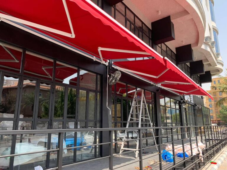 مظلات مقاهي