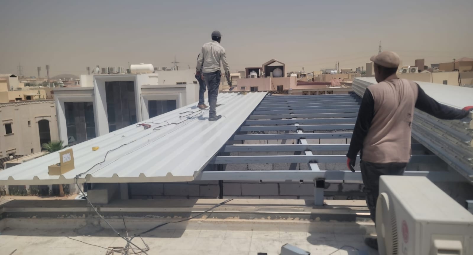 مقاول تركيب هناجر ساندوتش بانل